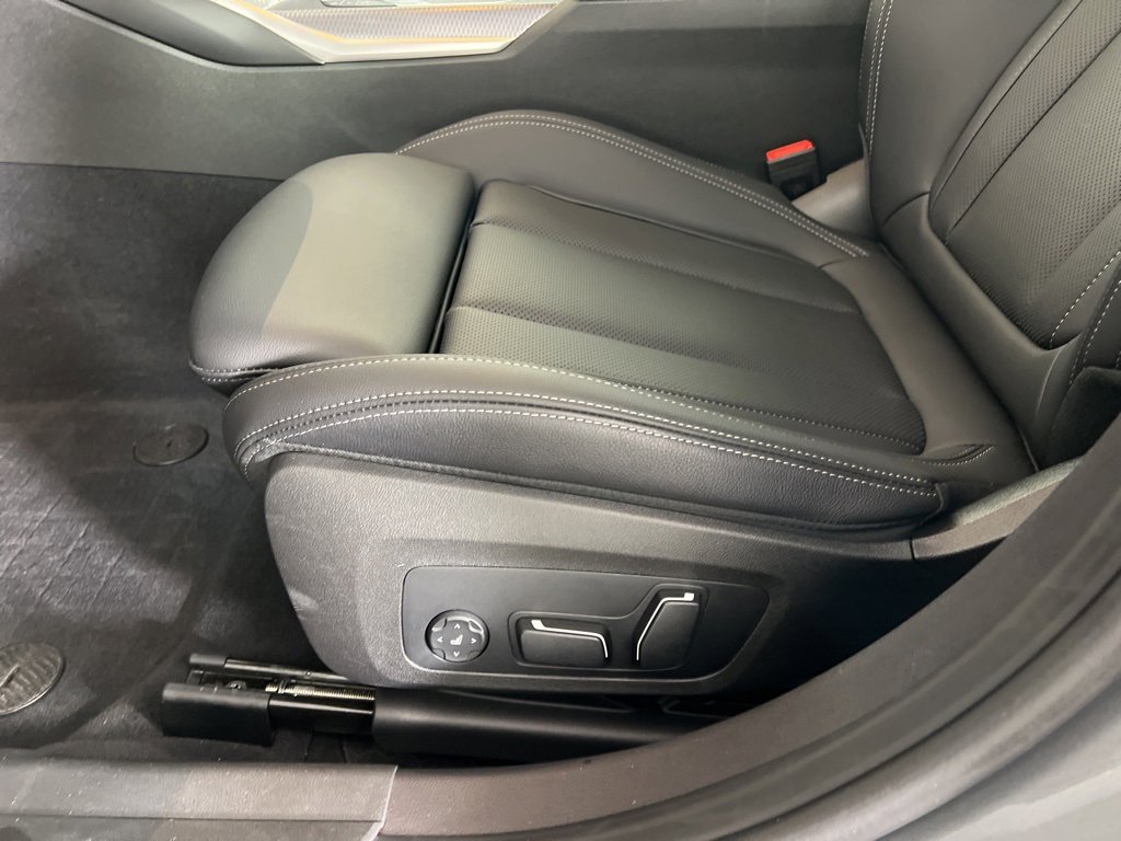 Used 2025 BMW 330i xDrive Sedan w/ Premium Package image 16