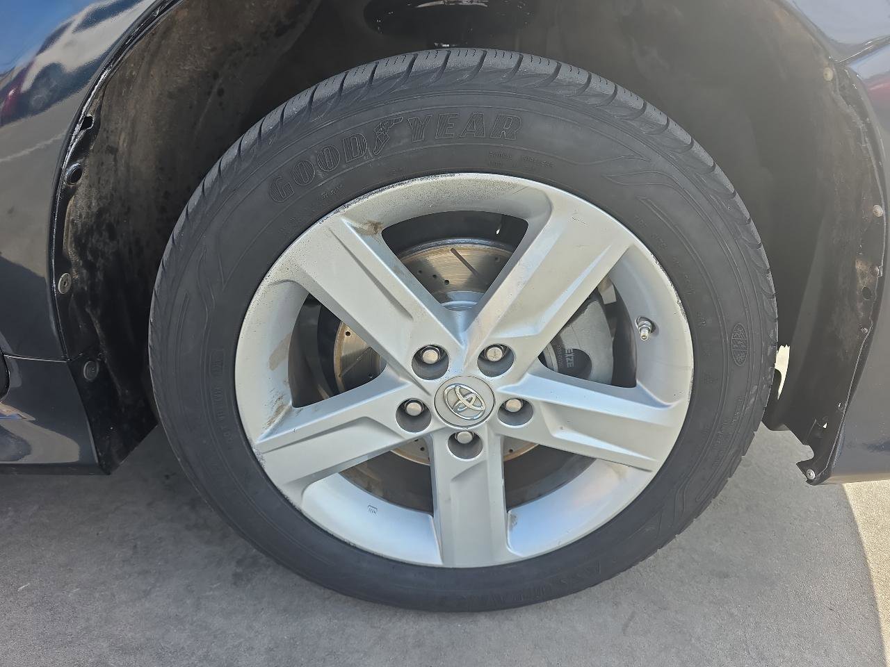 Used 2014 Toyota Camry SE image 29