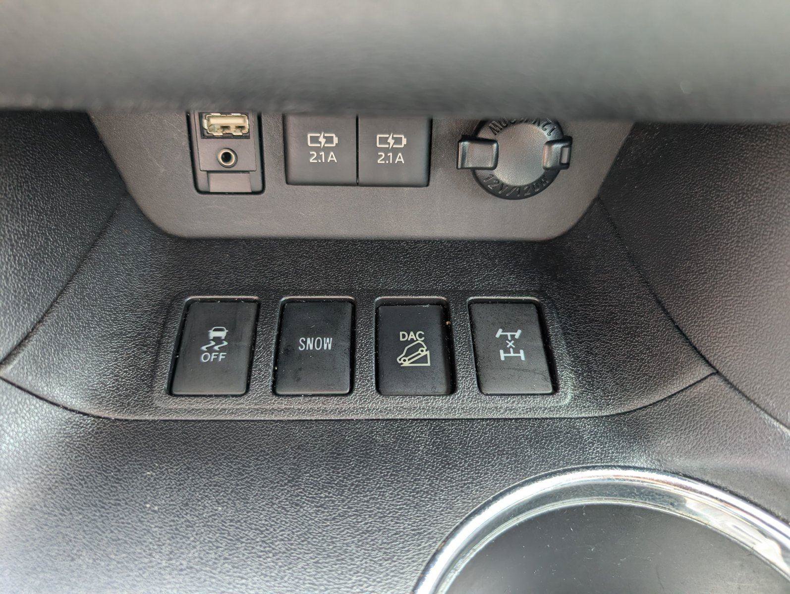 Used 2017 Toyota Highlander Limited AWD/4WD image 16