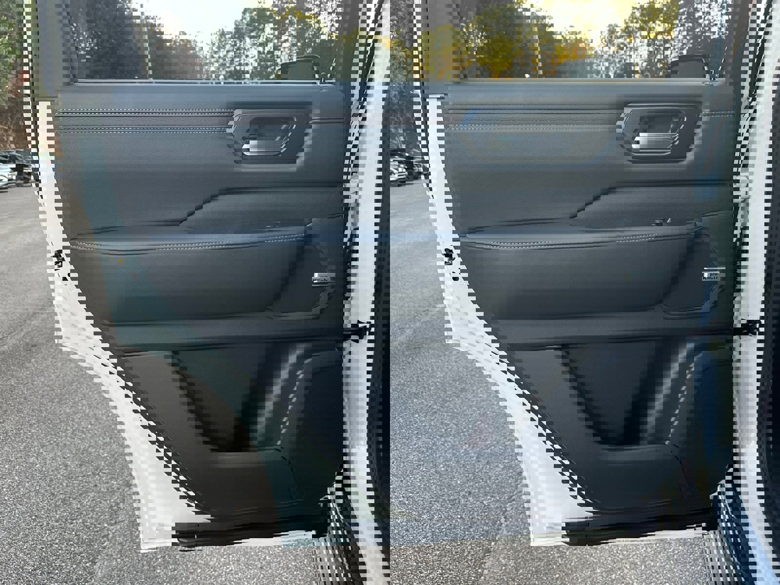 New 2026 Nissan Armada SL w/ Captain's Chari Seat Package image 22