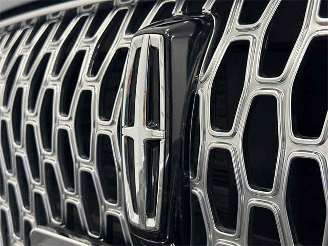 Used 2023 Lincoln Corsair AWD image 13