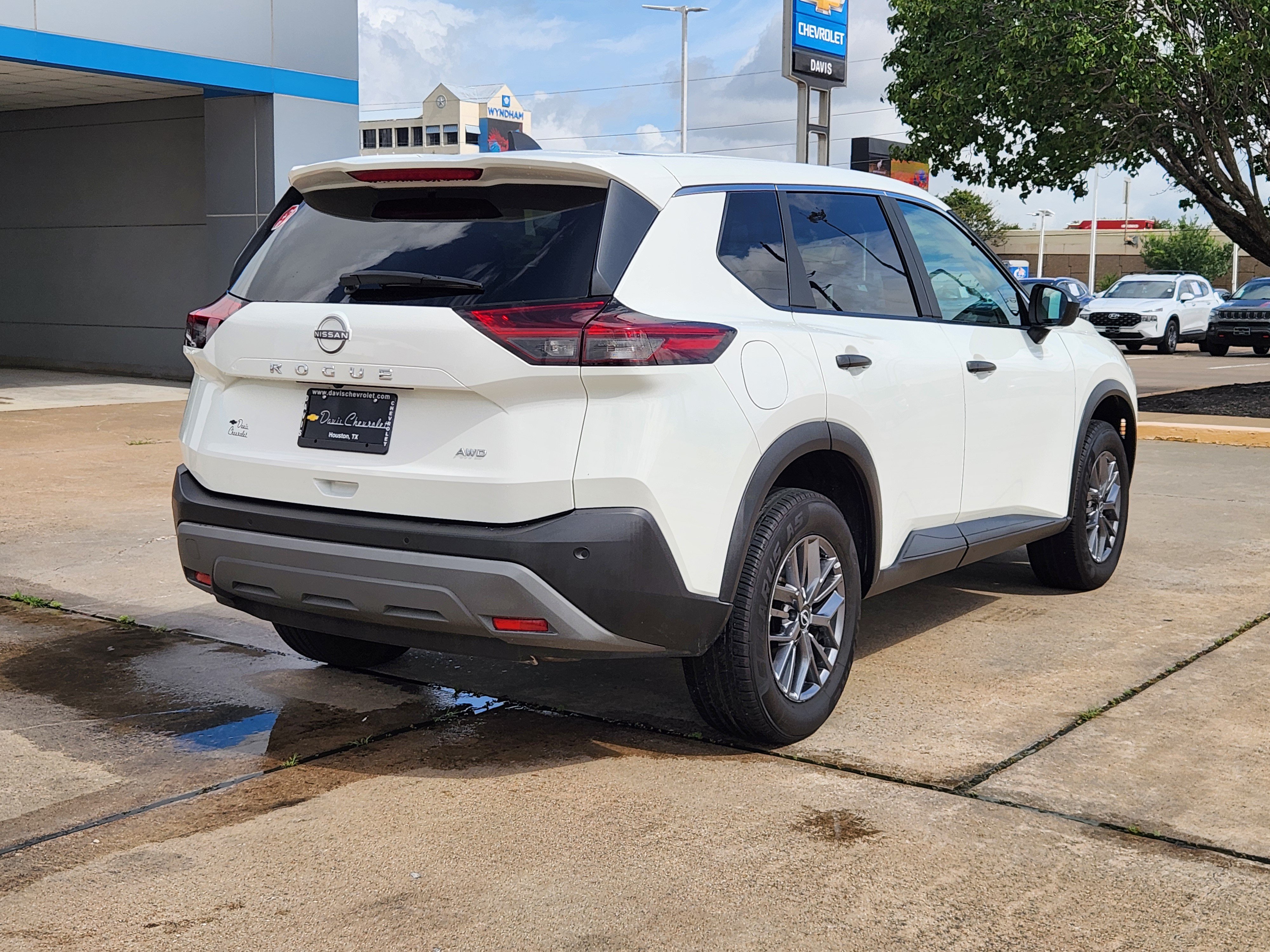 Used 2023 Nissan Rogue S AWD/4WD image 6