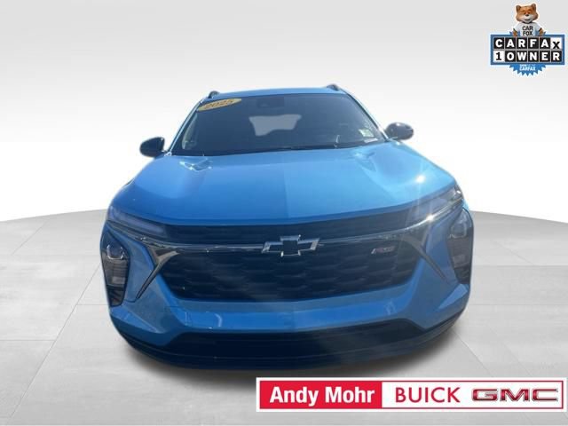 Used 2025 Chevrolet Trax RS w/ Driver Confidence Package FWD image 4
