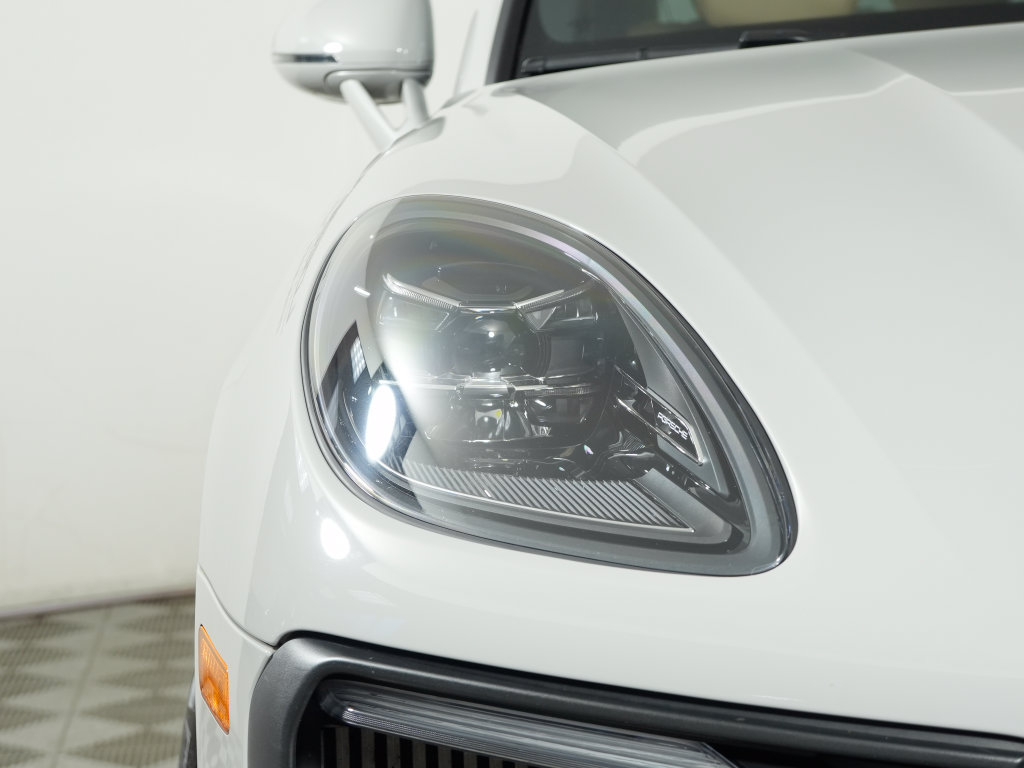Certified 2023 Porsche Macan S AWD/4WD image 10