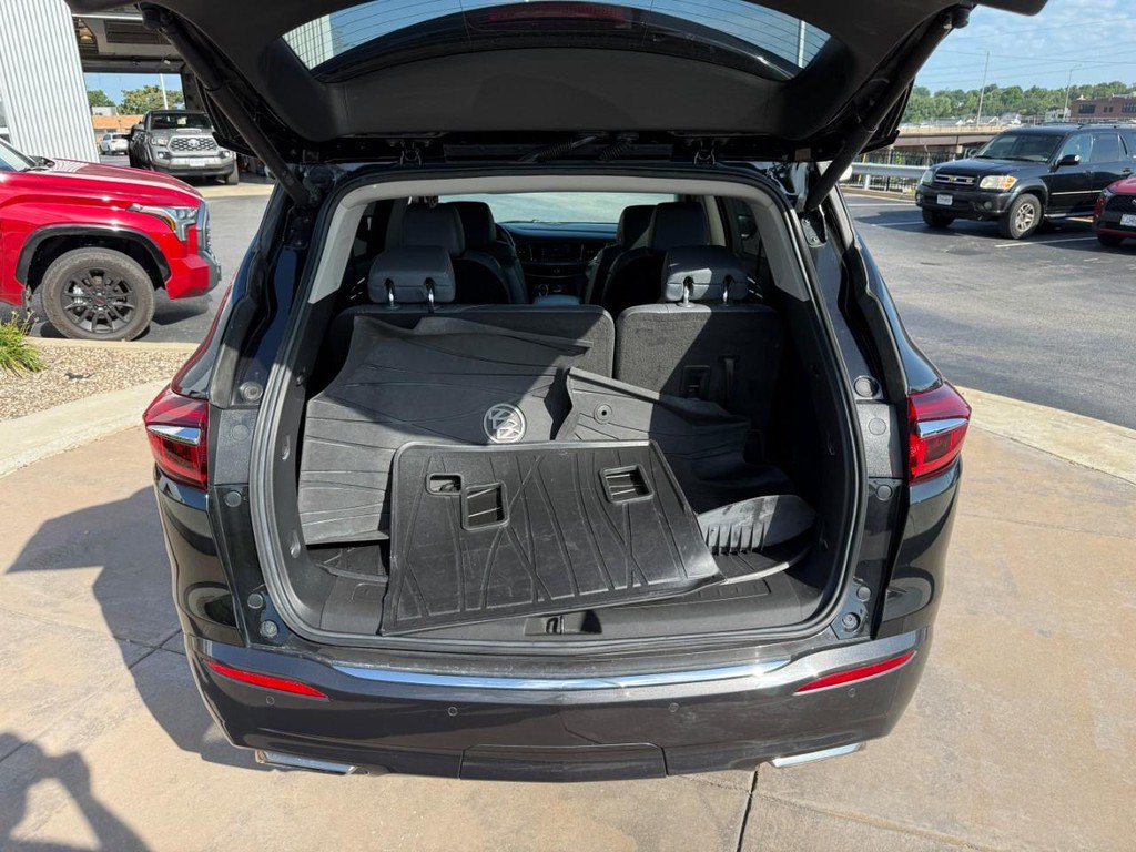 Used 2020 Buick Enclave Essence w/ Sound and Sites Package FWD image 9