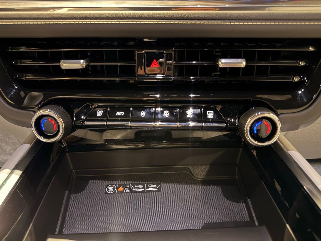 Used 2025 Chevrolet Suburban Premier image 24