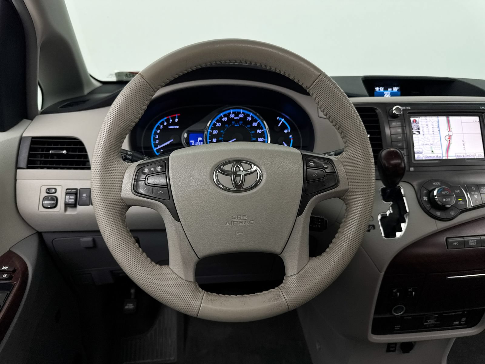 Used 2014 Toyota Sienna XLE w/ XLE Premium Package AWD/4WD image 4