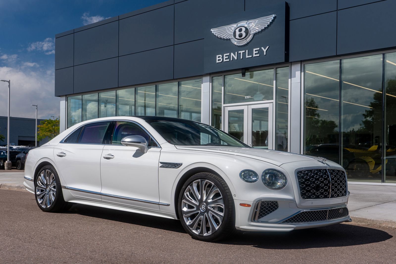 Certified 2025 Bentley Flying Spur Plug-In Hybrid image 21