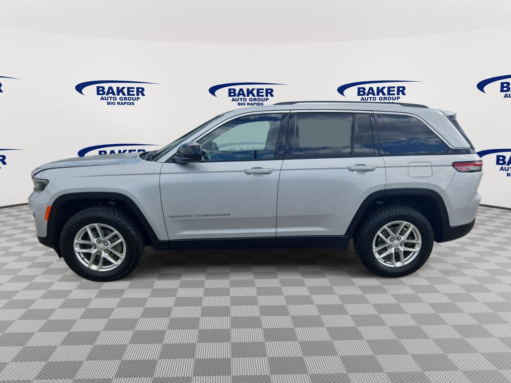 Used 2022 Jeep Grand Cherokee Laredo w/ Luxury Tech Group I AWD/4WD image 7