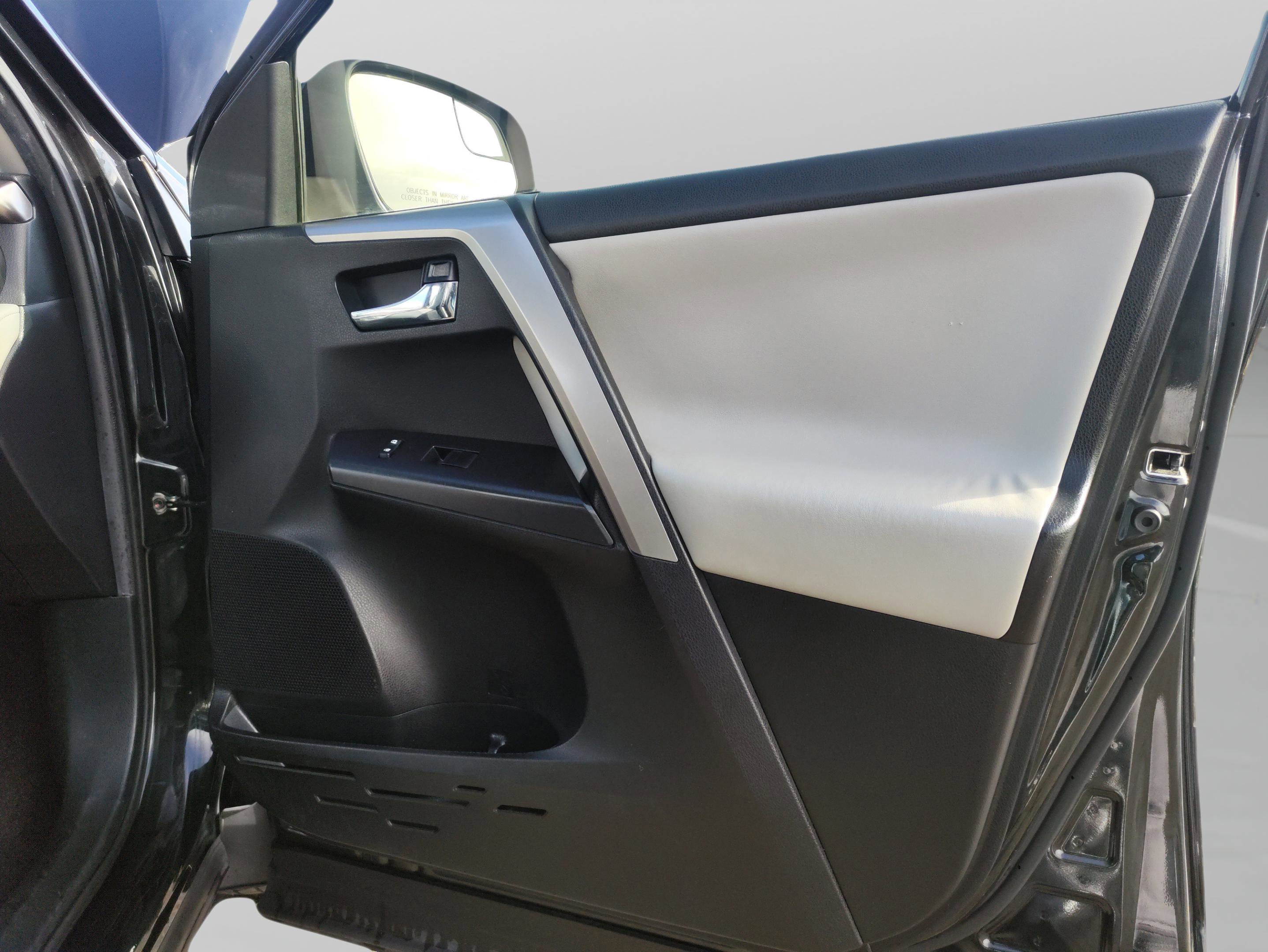 Used 2016 Toyota RAV4 XLE image 27