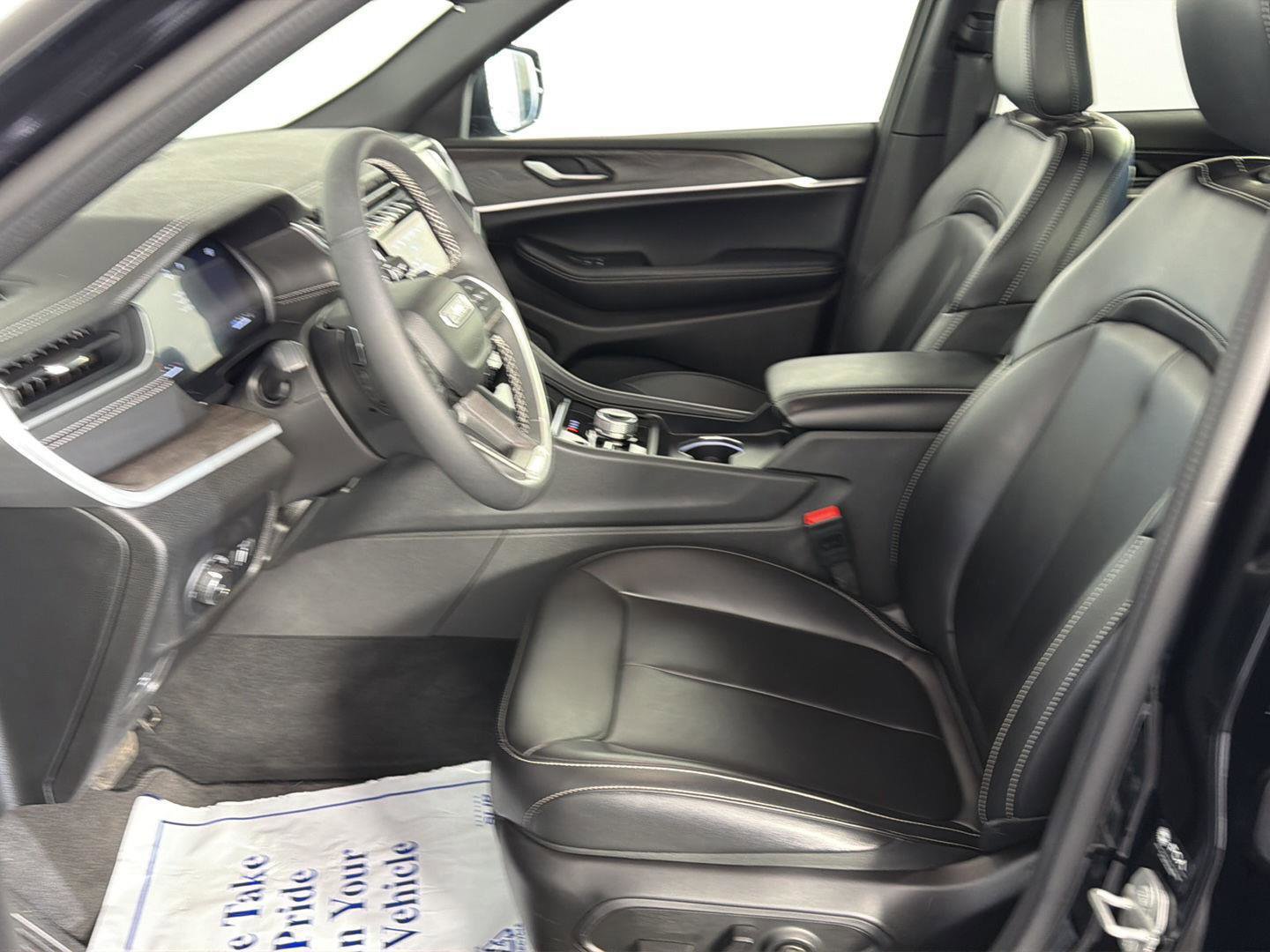 Used 2024 Jeep Grand Cherokee Limited AWD/4WD image 24
