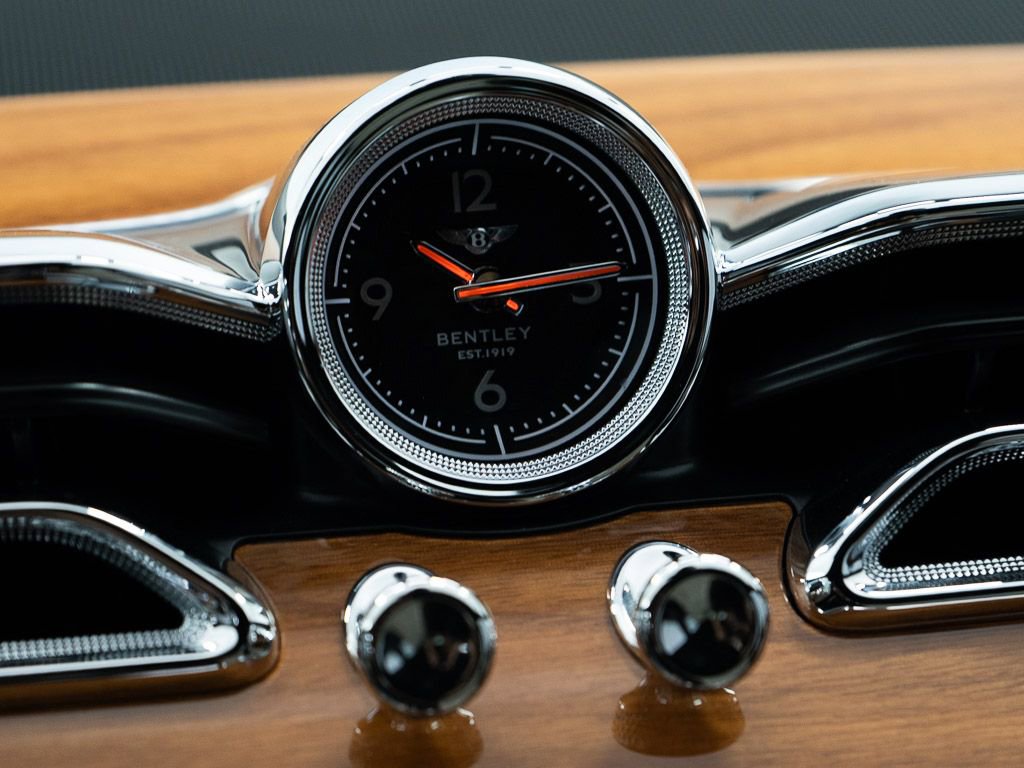 Certified 2024 Bentley Bentayga Extended Wheelbase AWD/4WD image 40