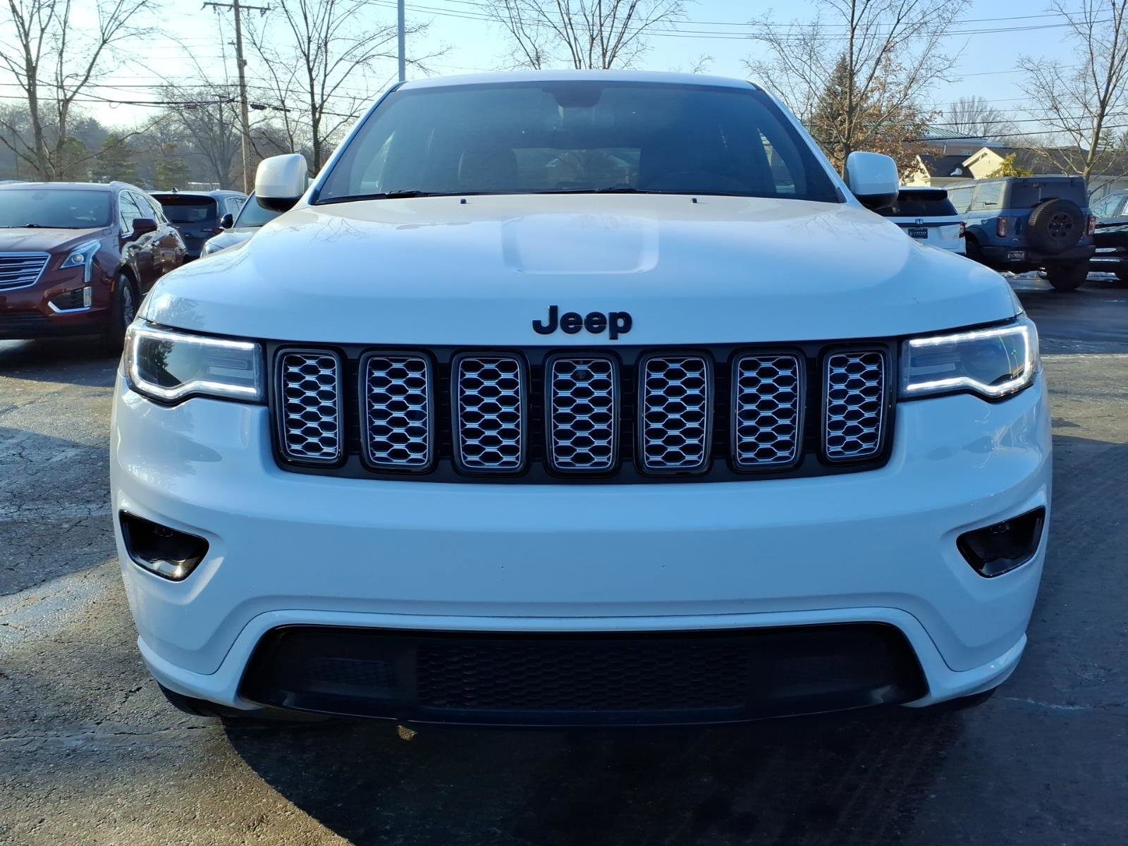Used 2022 Jeep Grand Cherokee Laredo X image 2