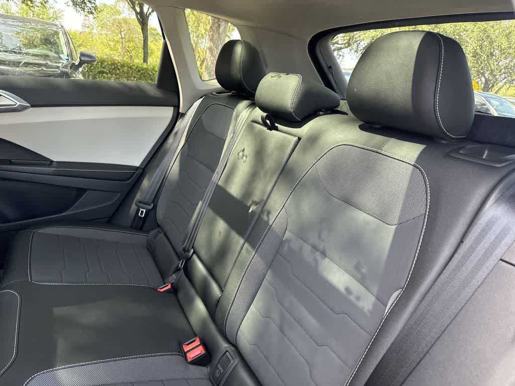 New 2026 Volkswagen Taos SE FWD image 22