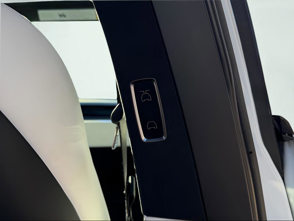 Used 2023 Tesla Model X Plaid image 27