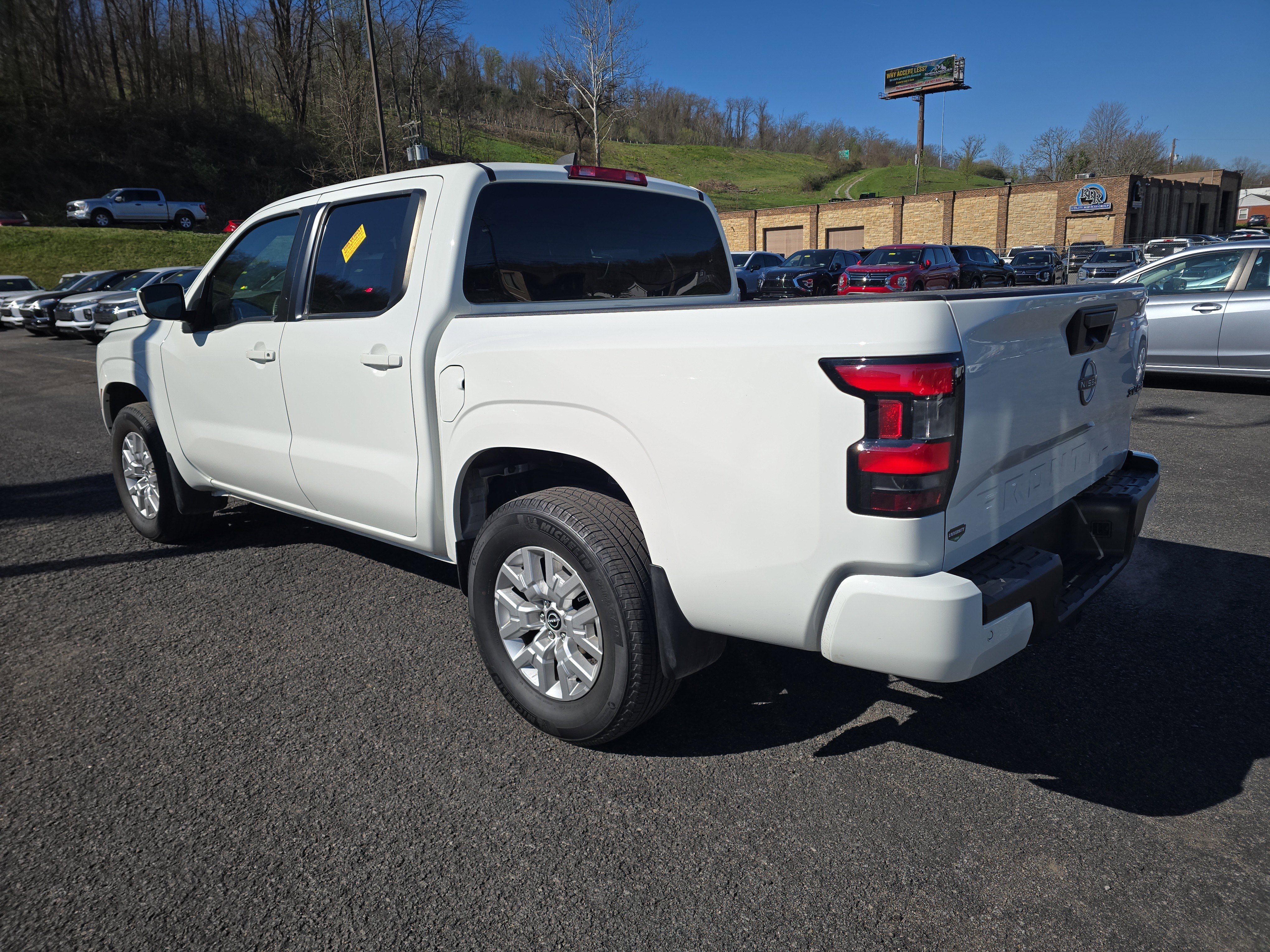 Used 2022 Nissan Frontier SV w/ Technology Package image 7
