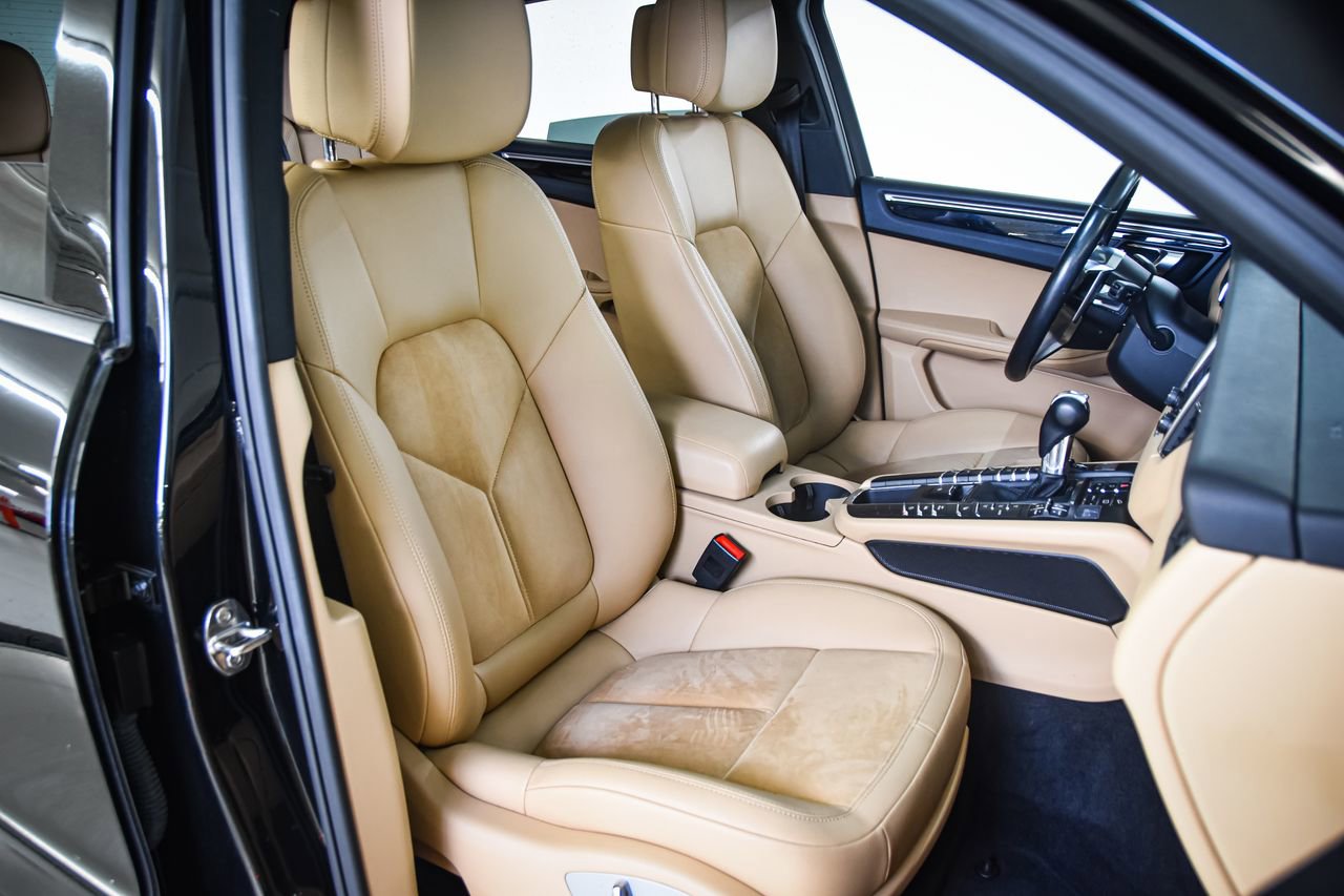 Certified 2018 Porsche Macan image 26