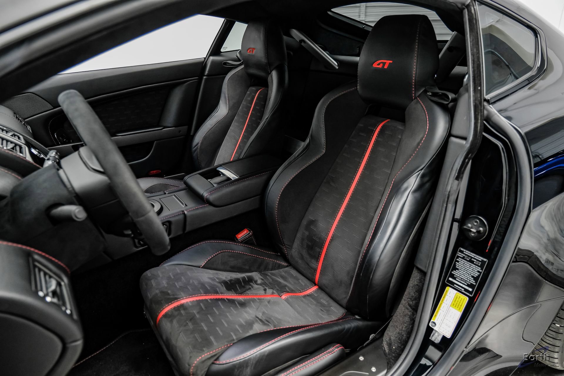 Used 2015 Aston Martin V8 Vantage GT RWD image 41