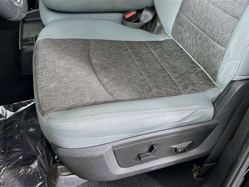 Certified 2019 RAM 1500 Classic SLT w/ Luxury Group image 25