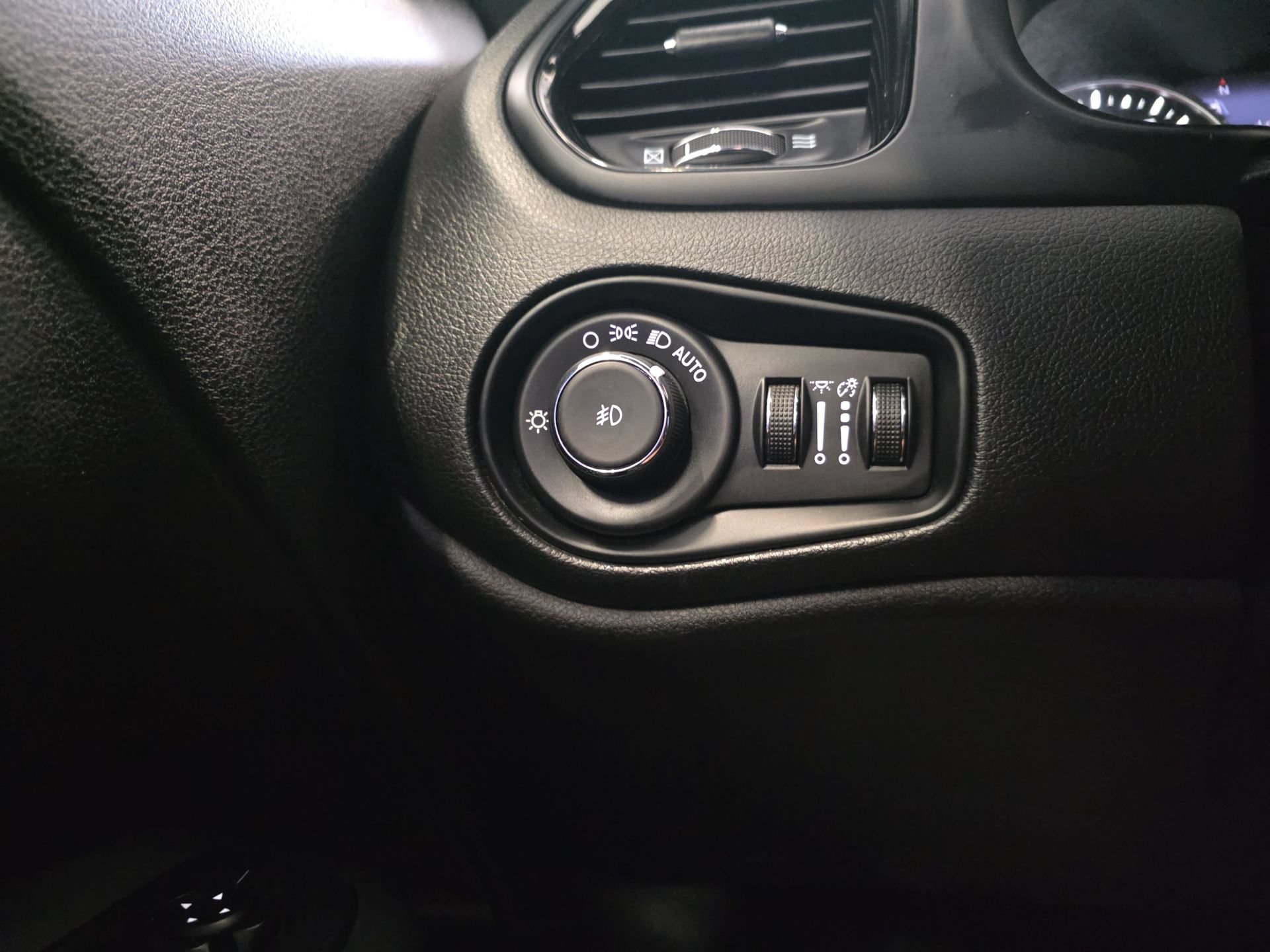 Used 2022 Jeep Renegade Altitude w/ Convenience Group AWD/4WD image 20