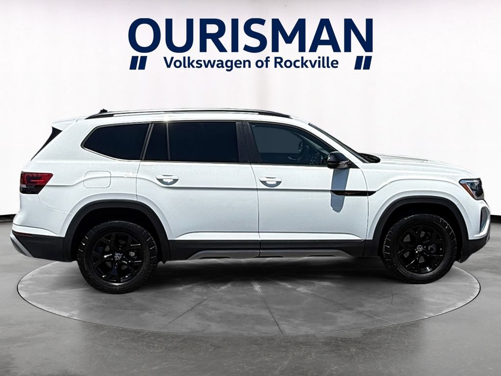 Used 2025 Volkswagen Atlas Peak Edition SE AWD/4WD image 7
