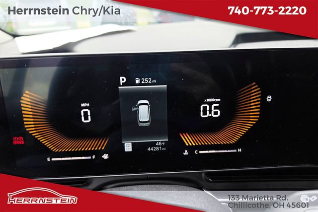 Used 2025 Kia Carnival FWD image 18
