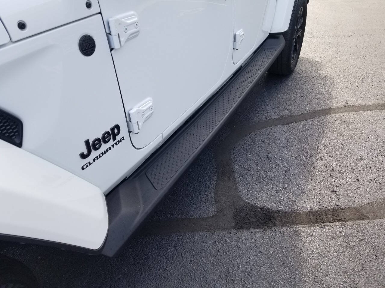 Used 2021 Jeep Gladiator Overland AWD/4WD image 5