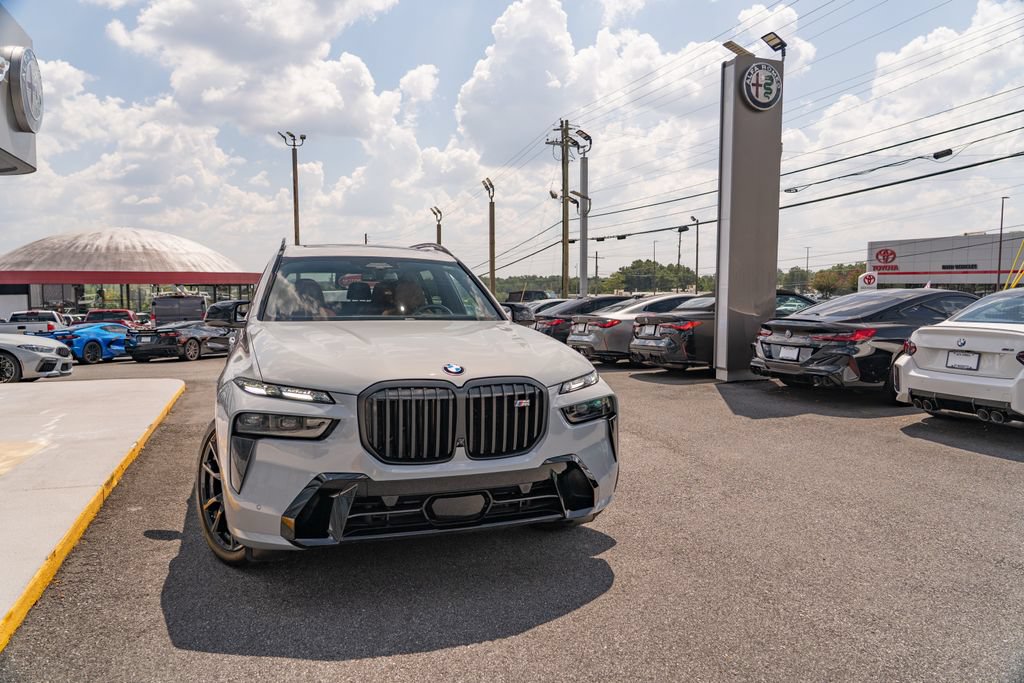 Used 2025 BMW X7 M60i AWD/4WD image 11