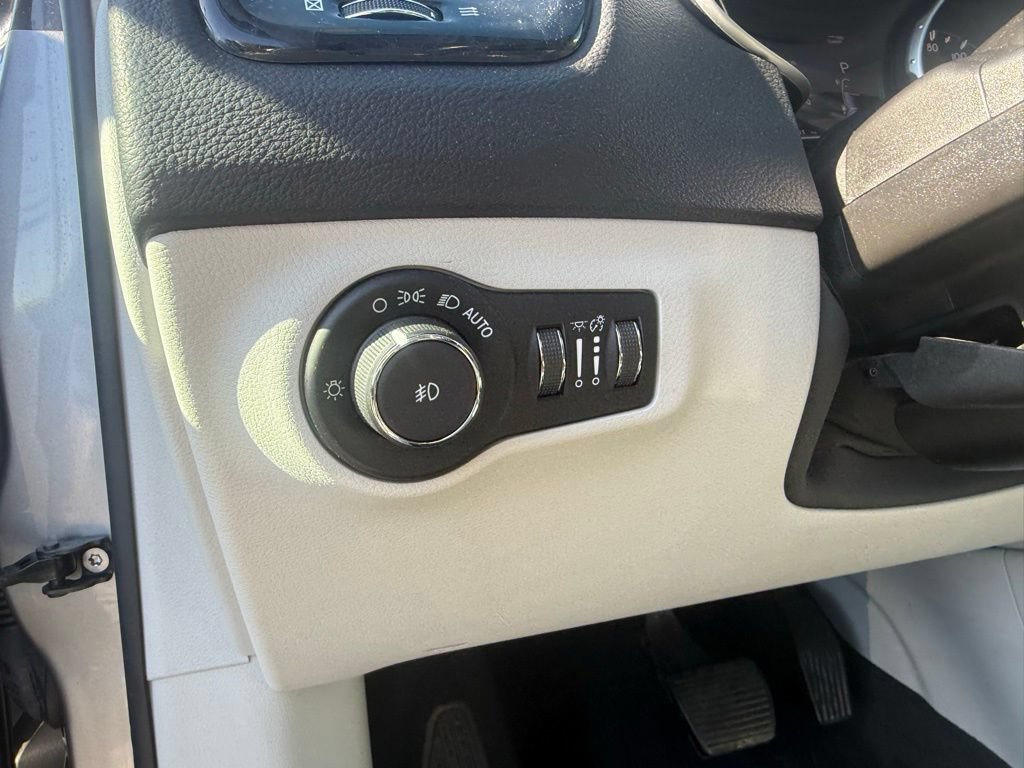 Used 2018 Jeep Compass Limited w/ Navigation Group AWD/4WD image 12