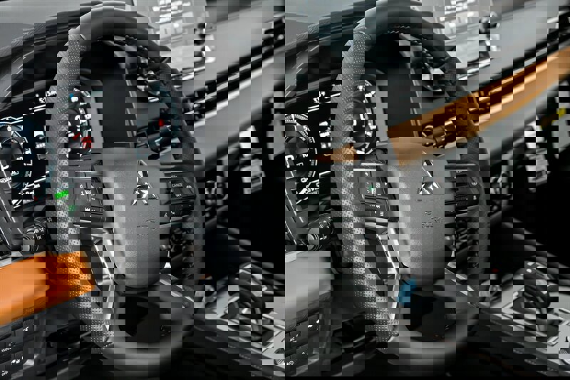 New 2025 Mitsubishi Outlander SEL image 16