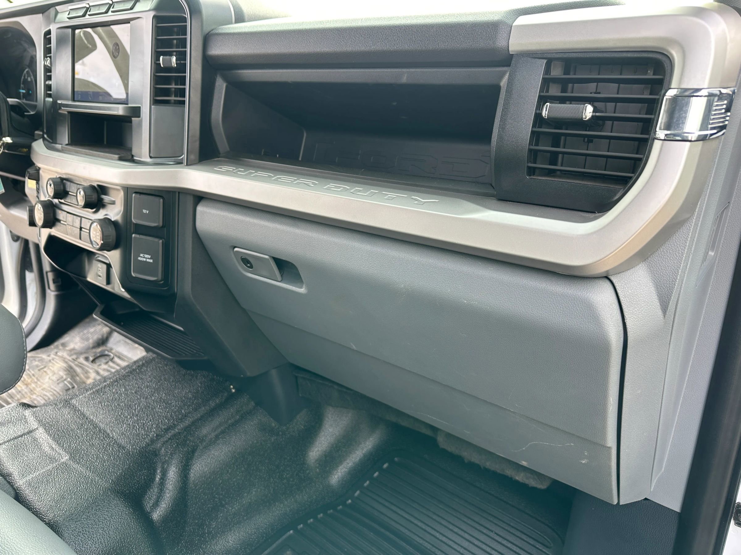 Used 2024 Ford F550 4x4 SuperCab Super Duty image 37