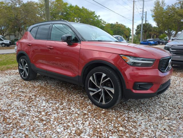 Used 2019 Volvo XC40 T5 R-Design image 1