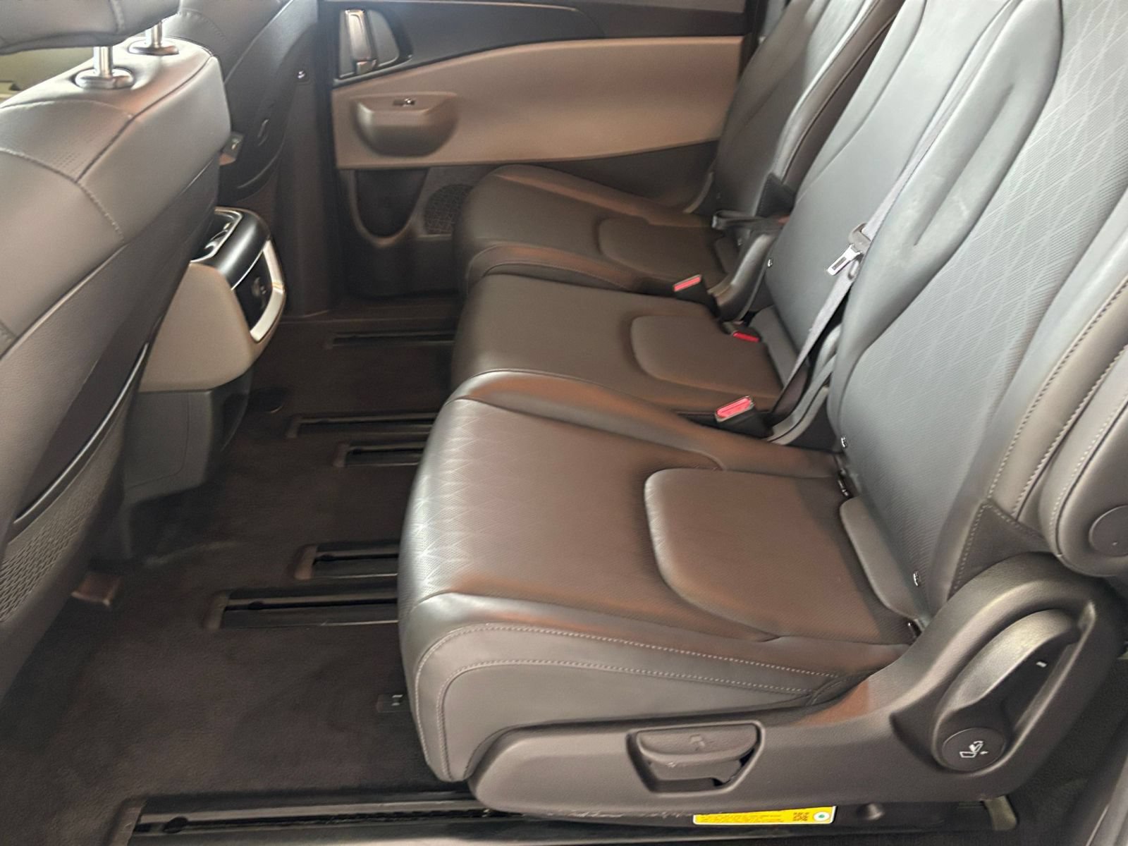 Used 2026 Kia Carnival FWD image 26