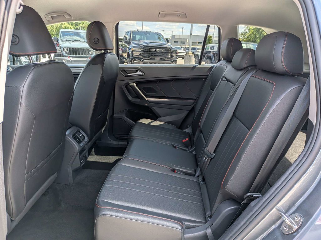 Used 2024 Volkswagen Tiguan Wolfsburg Edition AWD/4WD image 13