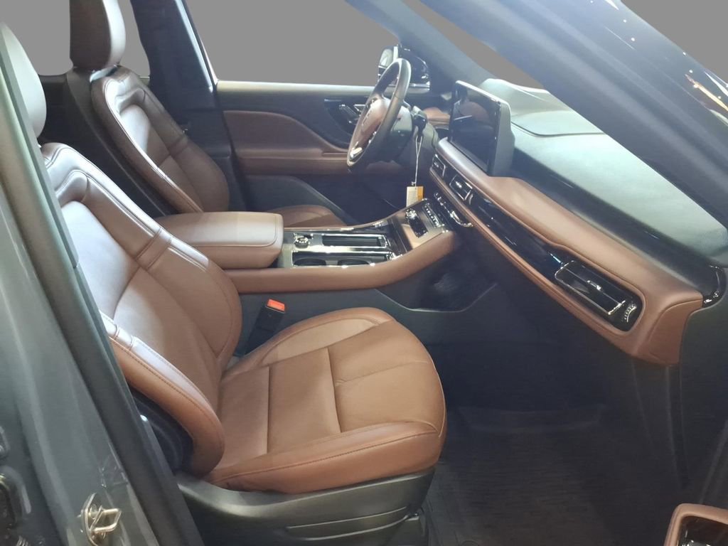 New 2026 Lincoln Aviator Reserve w/ Illumination Package AWD/4WD image 6