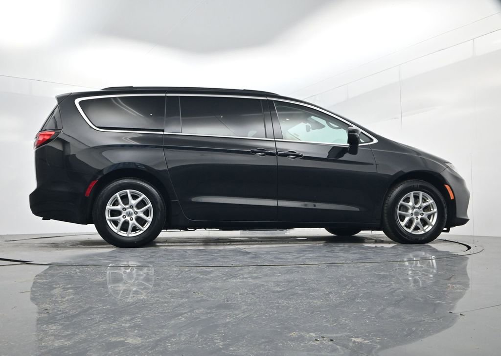 Used 2022 Chrysler Pacifica Touring-L image 39