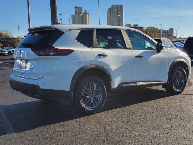 Used 2024 Nissan Rogue S image 2