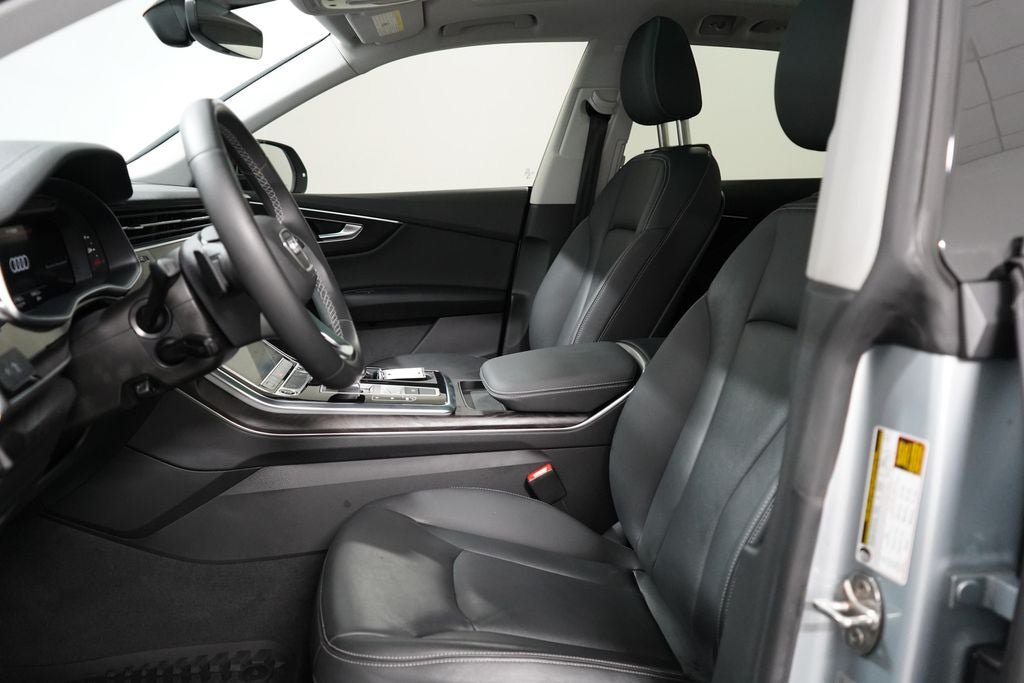 Used 2023 Audi Q8 Premium w/ Convenience Package AWD/4WD image 12