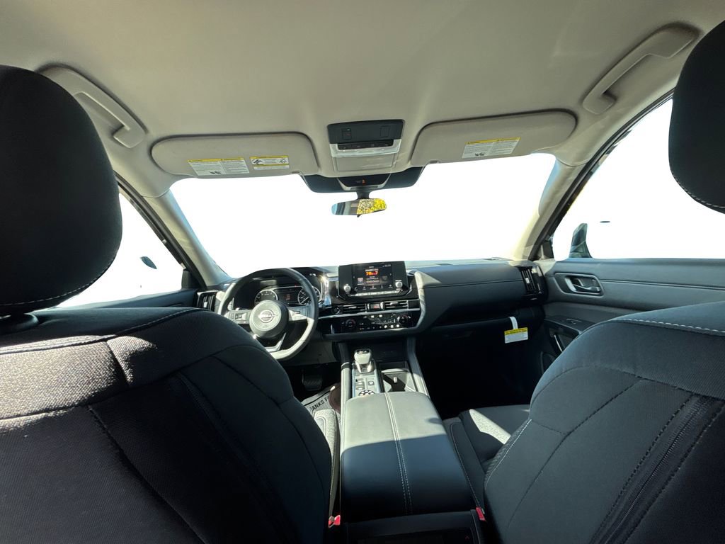New 2025 Nissan Pathfinder SV w/ Black Appearance Package image 18