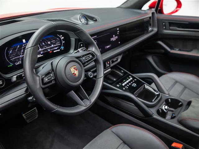 Used 2025 Porsche Cayenne GTS AWD/4WD image 13