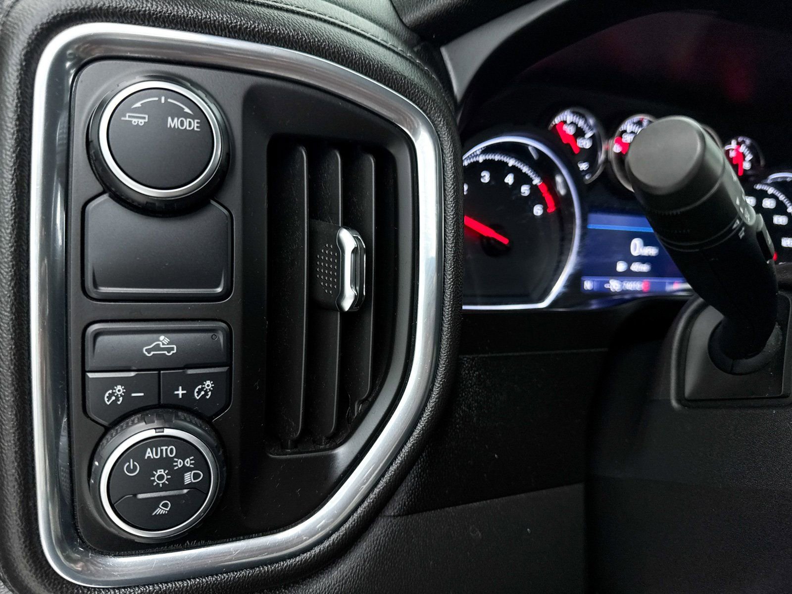 Used 2020 Chevrolet Silverado 1500 LT w/ All-Star Edition image 22