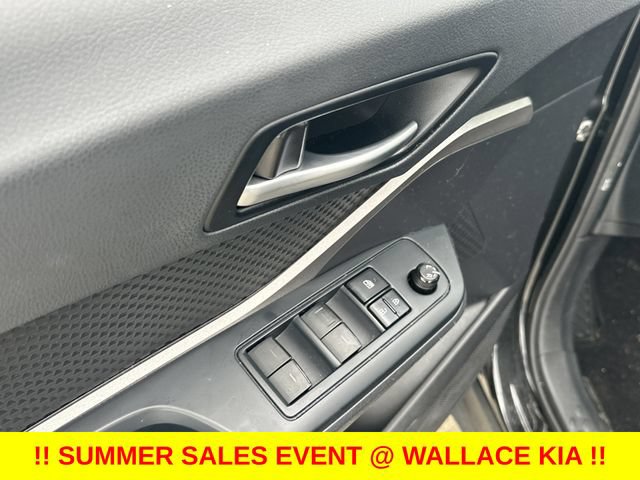 Used 2020 Toyota C-HR LE FWD image 12