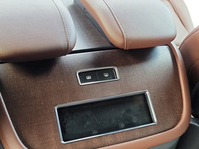 Used 2025 Lincoln Navigator Reserve image 12