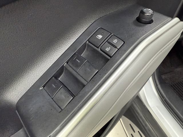 Used 2022 Toyota Highlander LE FWD image 28