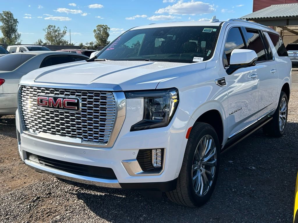 Used 2023 GMC Yukon XL Denali w/ Advanced Technology Package image 1
