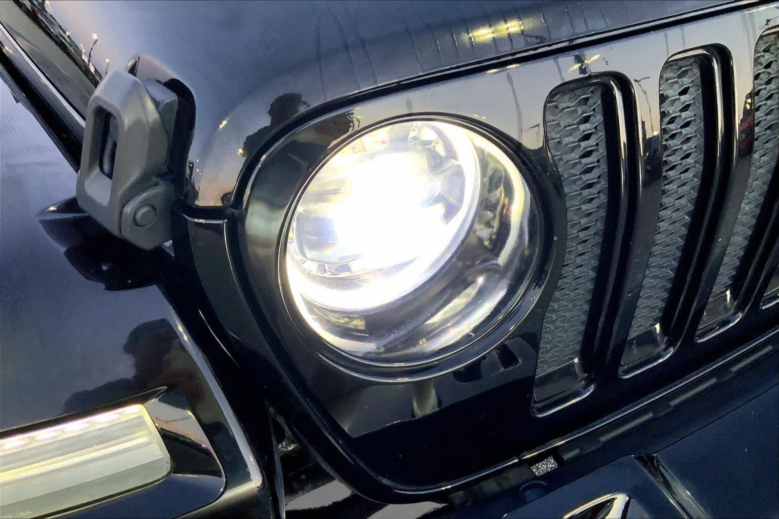 Used 2023 Jeep Wrangler Unlimited Sahara AWD/4WD image 37