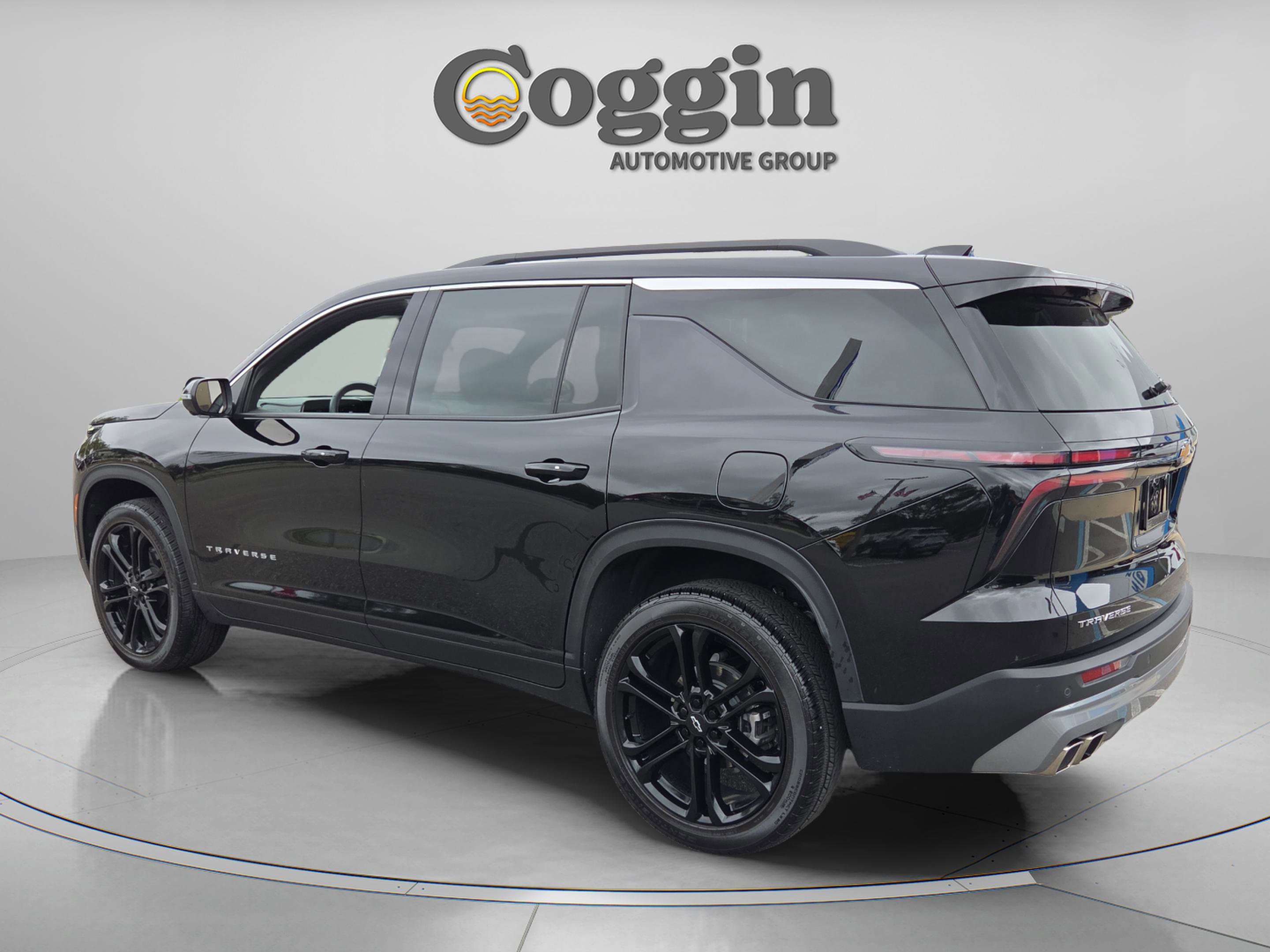 Used 2025 Chevrolet Traverse LT w/ Driver Confidence Package FWD image 3