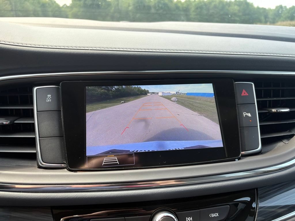 Used 2021 Buick Enclave Essence FWD image 4