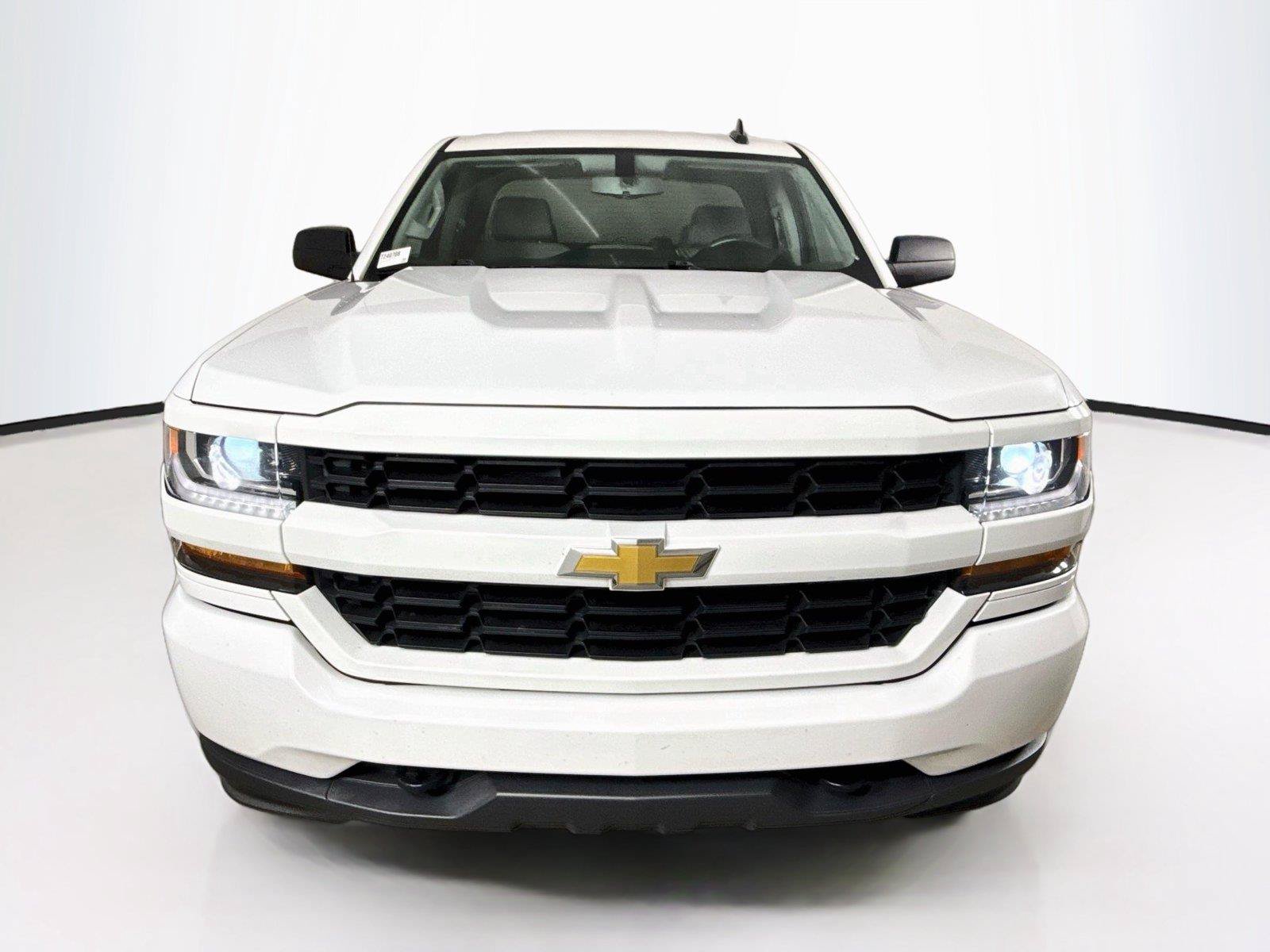 Used 2018 Chevrolet Silverado 1500 Custom w/ Custom Convenience Package RWD image 7