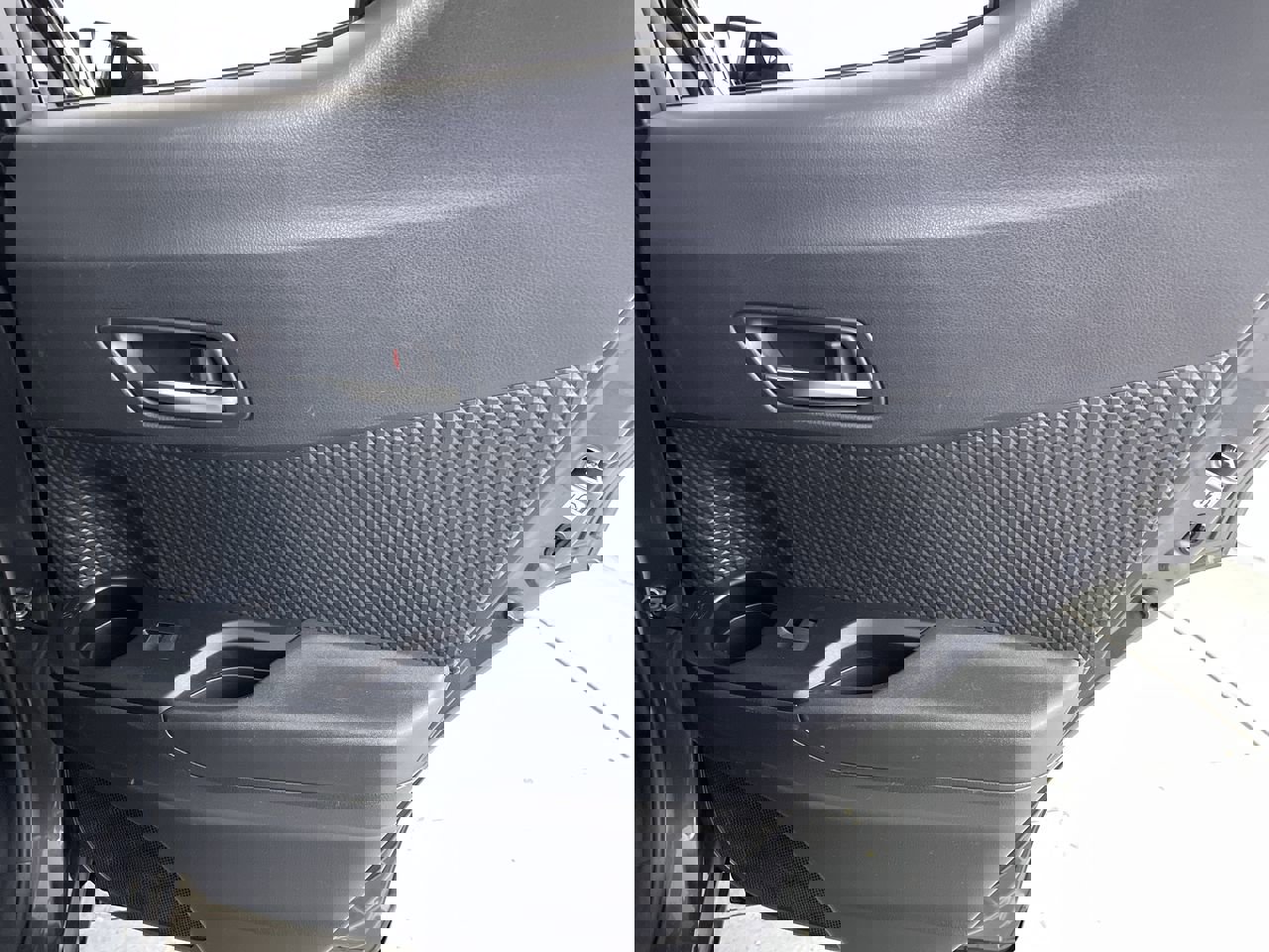 Used 2021 Toyota C-HR LE image 21